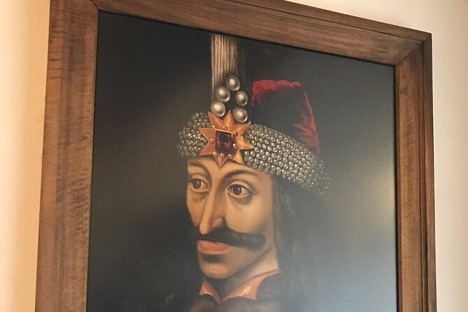 Bucharest to Dracula Castle, Peles Castle and Brasov Guided Tour - Food, luggage, and comfort on the coach