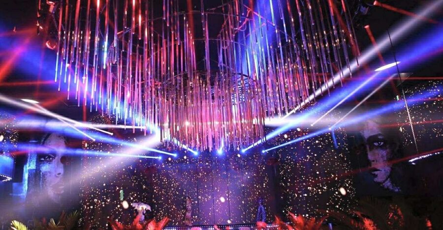 Bucharest: VIP Dining, Limo ride & Clubbing - Who will enjoy this most