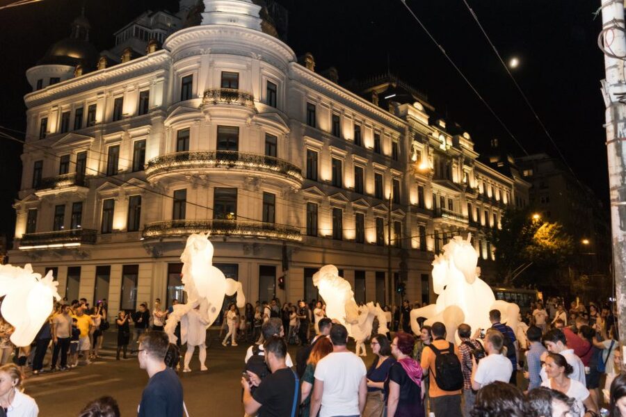 Bucharest: Weekend Pub Crawl - Stop one: getting the group moving