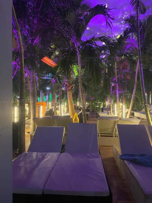 Bucuresti: Bucuresti Therme Transfer and Full-Day Access - Galaxy brings the water-park energy