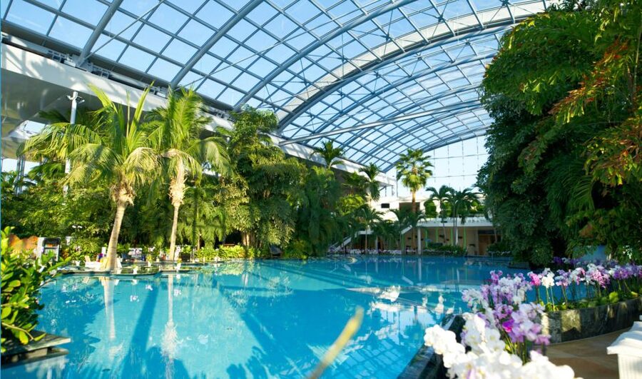 Bucuresti: Therme Bucharest Evening Entry Ticket & Transfer - Food, drinks, lockers, and extra costs