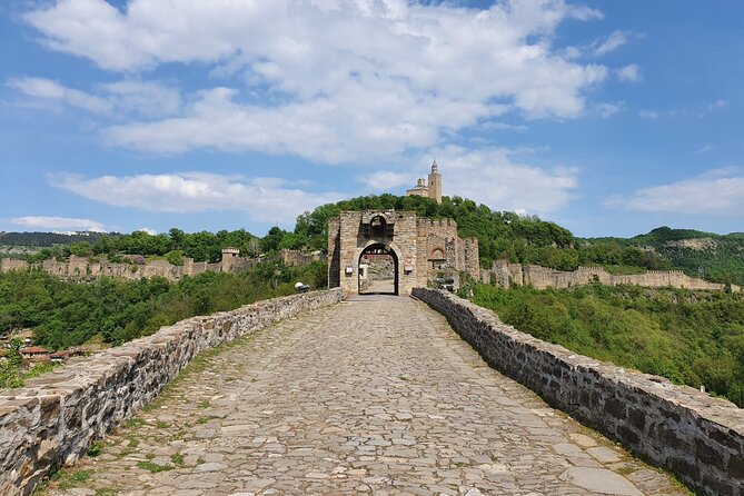 Bulgaria Day Trip: Basarabovo Monastery, Tsarevets & Arbanasi - Basarbovo Monastery and its carved chapels