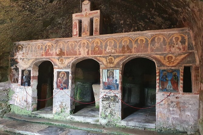 Bulgaria Day Trip - Private Tour from Bucharest - Veliko Tarnavo & Arbanasi - What the private vehicle adds to the day
