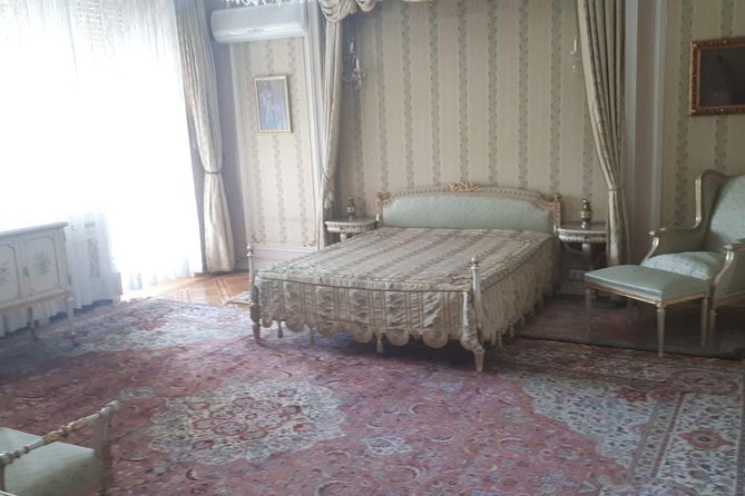 Ceausescu Villa - fast track tickets and guide - Walking through the first and second floors