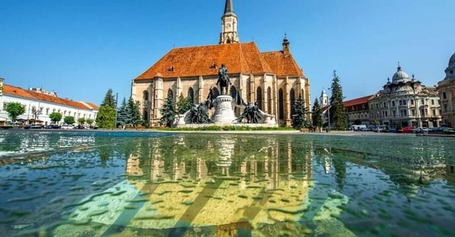 Cluj : Must-See Attractions Walking Tour - Starting among Cluj’s grandest buildings in Piața Unirii