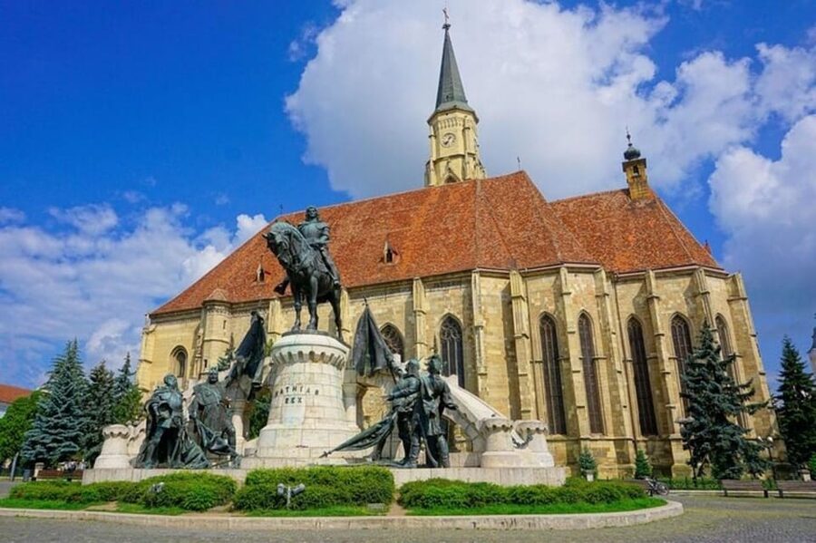 Cluj : Must-See Attractions Walking Tour - St. Michael’s Church and the Corvinus statue