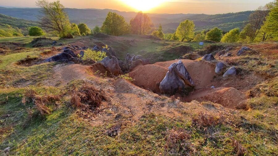 Cluj to Rosia: Day Trip to Ferrata and pittoresque country - The two-day plan: more time for trails and food