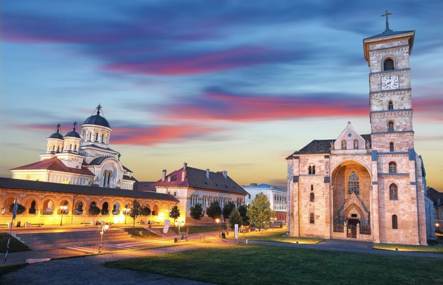 Cluj: Turda Salt Mine, Corvin Castle, Alba Carolina Tour - What the Guide Adds to the Experience