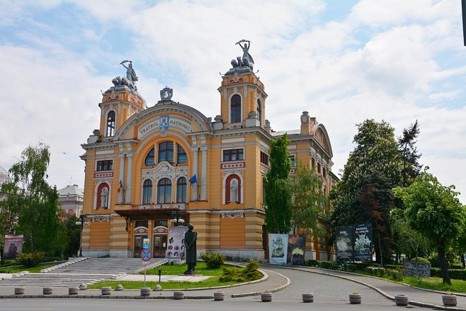 Cluj - walking city tour - Matia Corvin House and a famous Cluj-born ruler