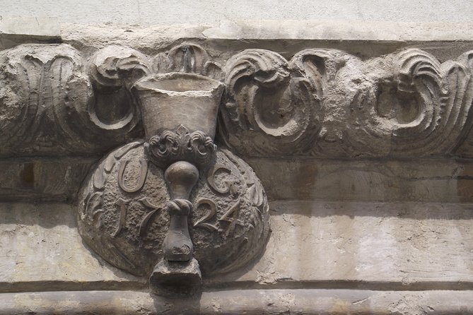 Cluj - walking city tour - The Reformed Church and its remarkable symbols