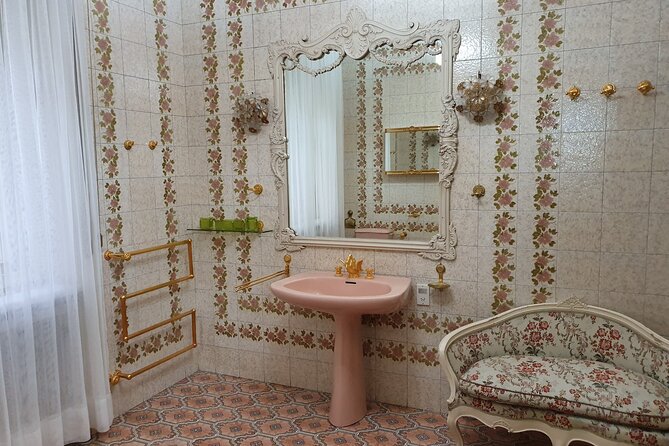 Communism History in Romania - Private Tour with Execution Place of Ceausescu - Inside Ceaușescu Mansion and the Spring Palace