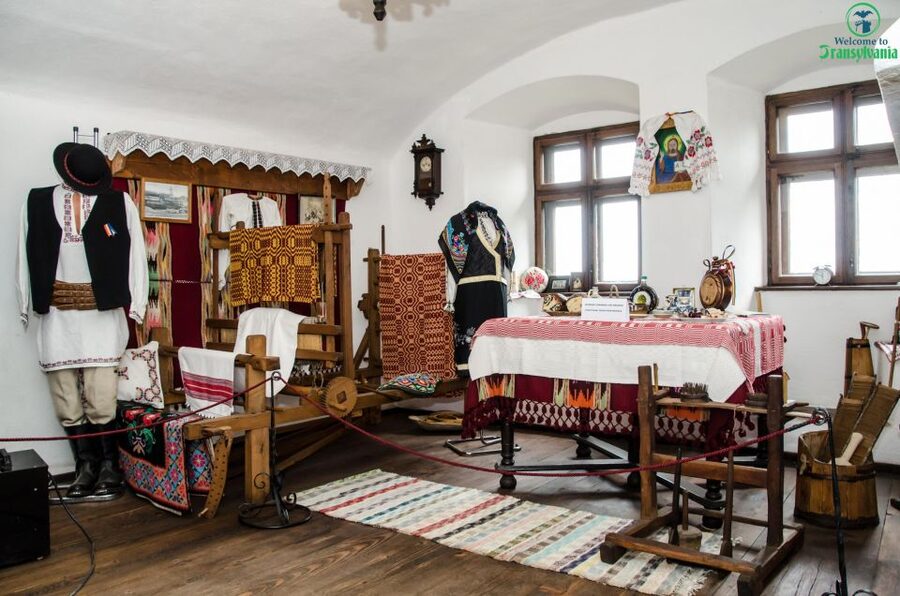 Day trip Bran Castle, Rasnov Fortress and Bear Sanctuary - Rasnov Fortress and the 147-meter well