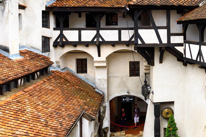 Day trip to Dracula's Castle, Peles Castle and Medieval Brasov - Why this Bucharest to Transylvania trip works