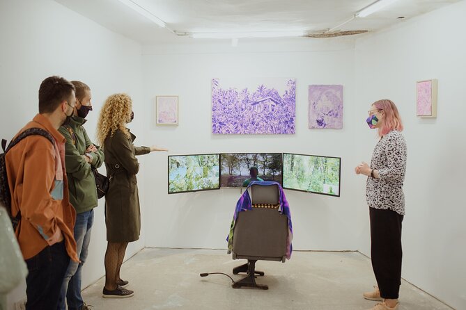 Discover the local art scene with ArtCrawl - Spending 30 minutes at Galeria Quadro