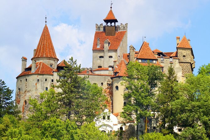 Dracula's castle and Dracula's royal court trip - The road through Piatra Craiului National Park