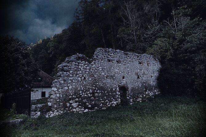 Dracula’s Tour – Vampires, Ghosts and Haunted Places in Bran - Bran Cross and Customs: Tombstones and Bloody Endings