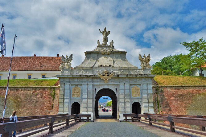 Exclusive Tour: Corvin Castle, Alba Iulia and traditional villages from Sibiu - Walking, clothing, and other practical details