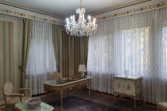 Executive 4 Hours Shared Bucharest City Tour - Small Group Tour - MAX 5 Persons - Old Town and Hanul Lui Manuc