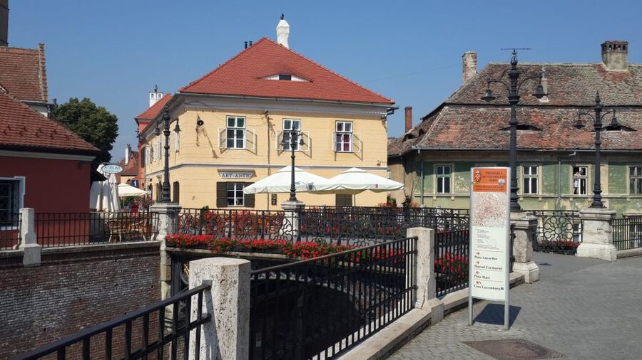 From Brasov: Guided Sighisoara and Sibiu Private Day Trip - Starting in Brașov and setting expectations