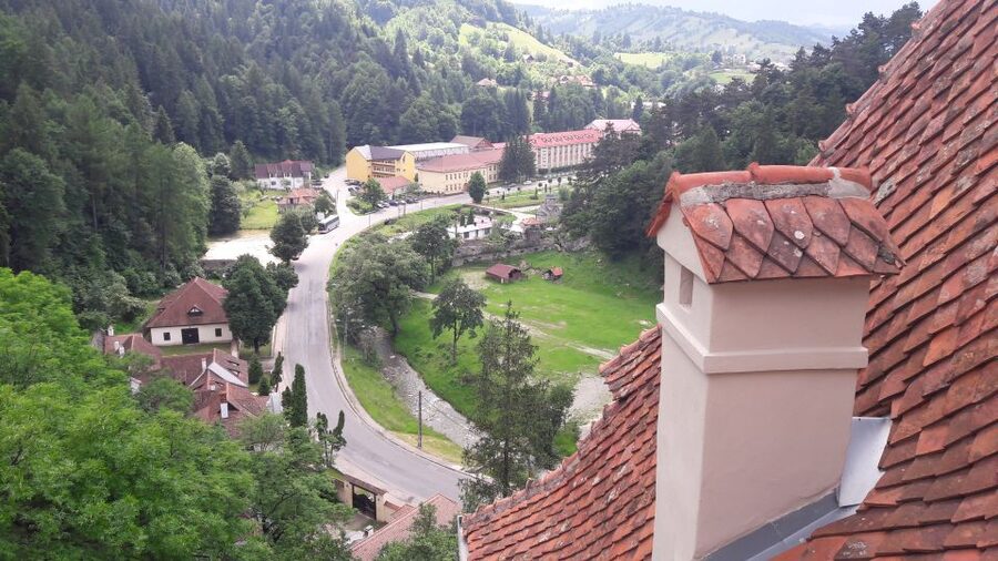 From Brasov: Peles Castle, Bran Castle & Cantacuzino Castle - The guides: where this tour earns its keep