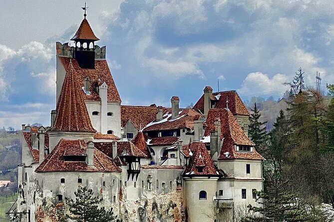 From Brasov: Small-group tour Bran, Rasnov, and Peles Castles - What the day from Brașov feels like