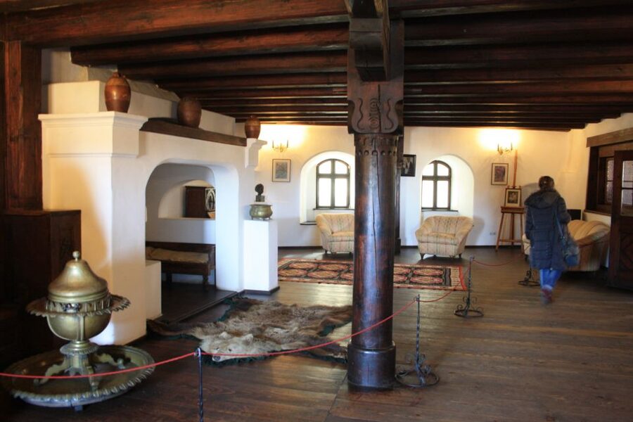 From Bucharest: Bear Sanctuary and Dracula Castle Day Tour - Is $346 Good Value for an Eight-Hour Trip?