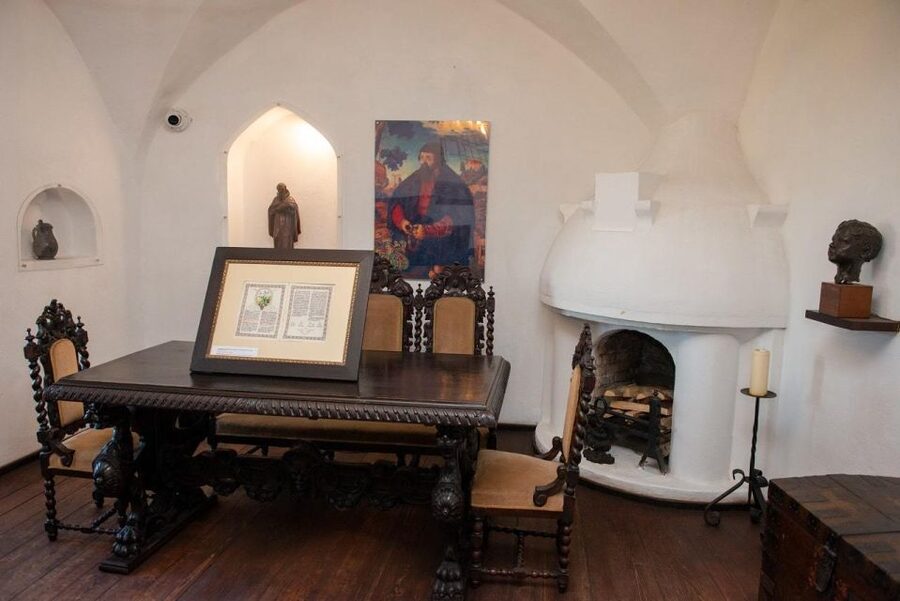 From Bucharest: Brasov Peles & Dracula's Castle Day Tour - What the $65 price really includes