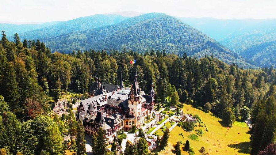 From Bucharest: Day Trip to Dracula and Peles Castle - Why the small group matters