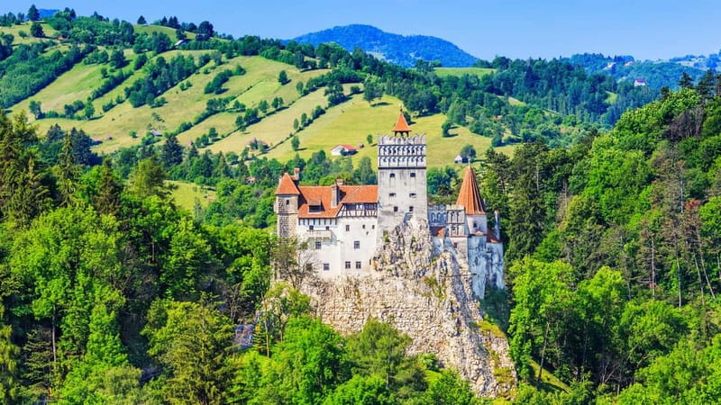 From Bucharest: Dracula's castle, Peles Castle and Brasov - The four details that shape your day