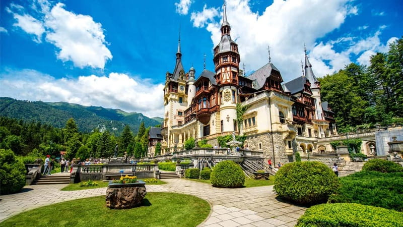 From Bucharest: Dracula's castle, Peles Castle and Brasov - Meeting at University Square
