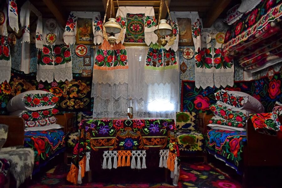 From Cluj-Napoca: Maramures Day Tour - Breb village and a meal with local people