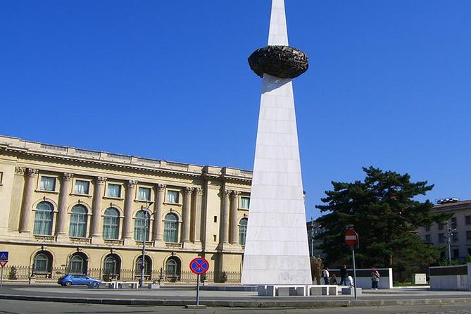 Guided Walking Tour of Historical Bucharest - Piaka Unirii and the boulevard built for Socialist Victory
