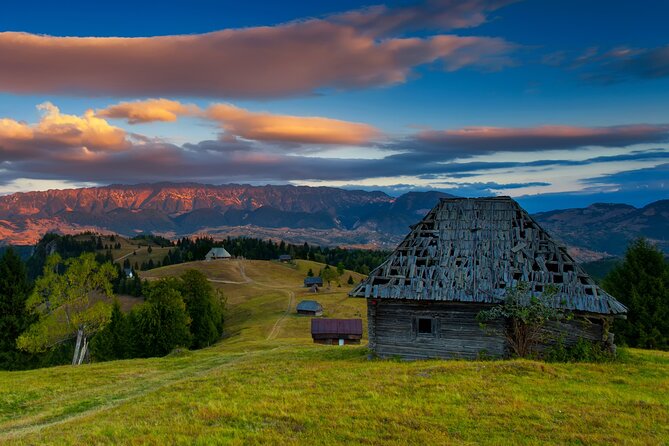 Hiking thought the best mountain villages in Romania-Private tour from Brasov - The Transylvania Amphitheater: old houses among open hills