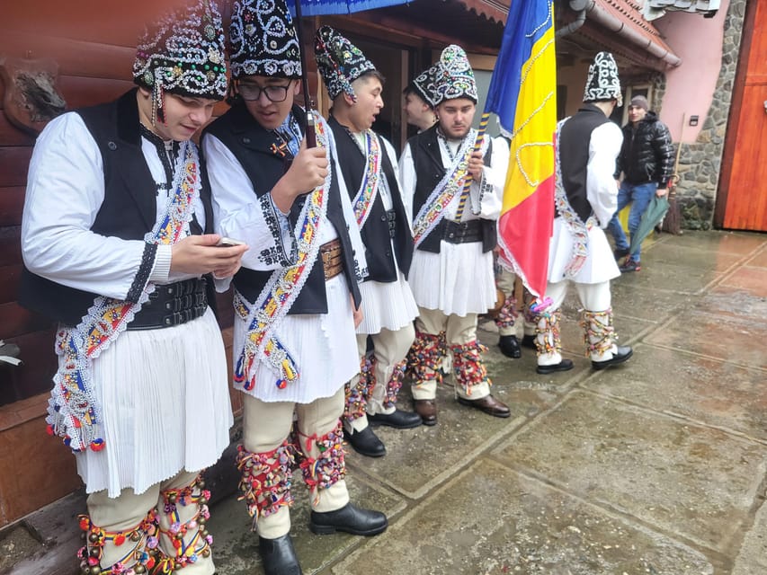 Learning toghether Transylvanian dances in Sibiu - Why dancing is a smart way to meet Transylvania