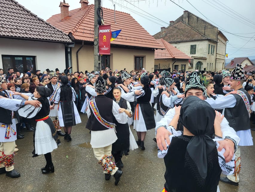Learning toghether Transylvanian dances in Sibiu - What makes the $57 price worthwhile