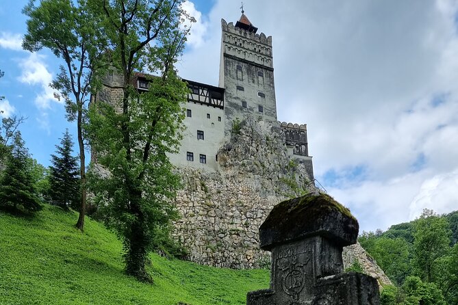 Legends & Stories from Transylvania -2 Castles & Brasov Old Town - Peles Castle and the royal mountain setting