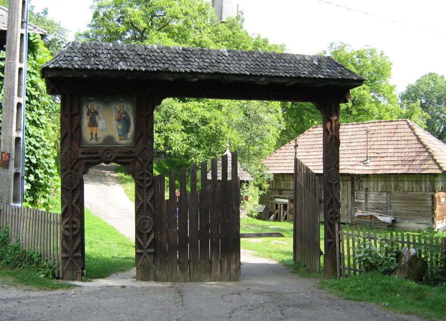Maramures: 2 Days in Rural Romania - A traditional lunch with a vegetarian choice