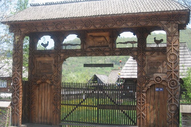 Maramures Day Tour (trip start in Bucovina, end in Sighetu M.) - Dragomiresti and the Museum of the Peasant Women