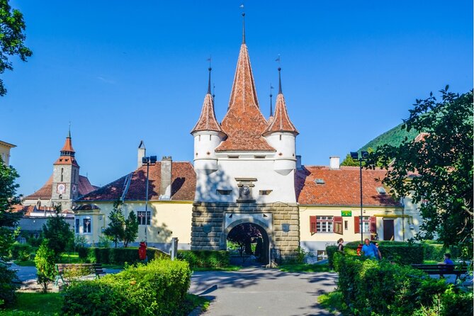 Medieval Brașov: Interactive City Game & Walking Tour - Starting at Poarta Șchei, where the game begins