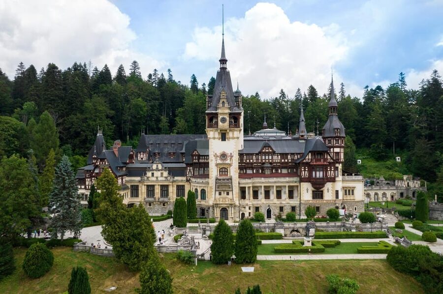 Minivan 8: Peles & Dracula's Castle and Brasov Full-Day Trip - Bran Castle and the Dracula question