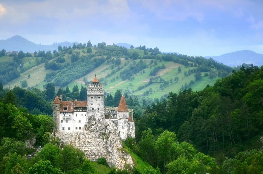 Minivan 8: Peles & Dracula's Castle and Brasov Full-Day Trip - Should you book the Peleș, Bran, and Brașov trip?