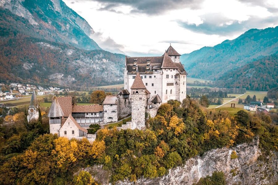 Minivan 8 Places : Dracula Castle, Peles, & Brasov Day Tour - What This Bucharest Day Trip Is Really Like