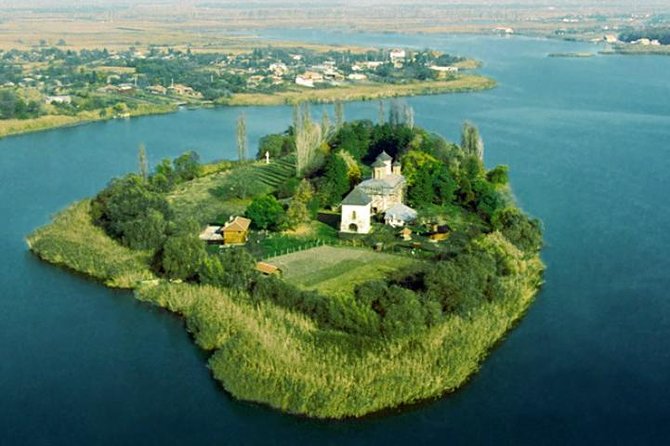 Mogosoaia Palace & Snagov Monastery: Private tour from Bucharest - Who will enjoy this Bucharest day trip