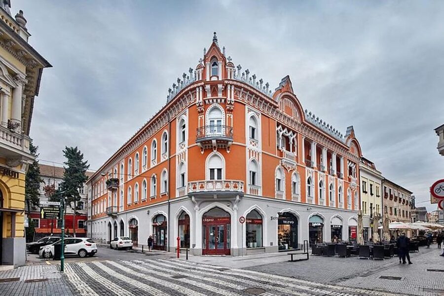 Oradea city tour - Poynar House and close comparison