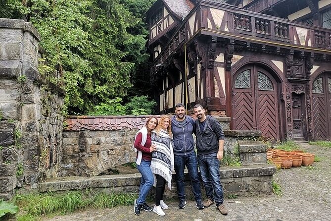 Original Carpathian Village Experience and Sinaia in one day tour - The guide can shape the experience