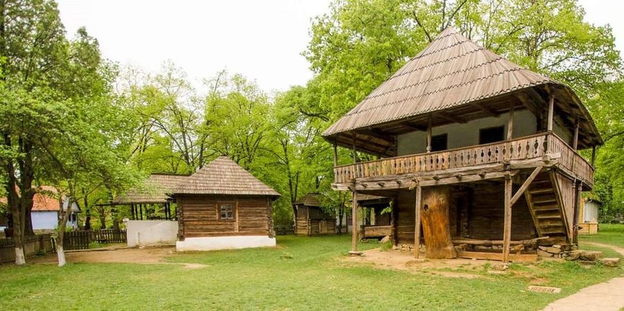 Palace of the Parliament, Village Museum & Ceaușescu Mansion - Why a private minivan makes sense