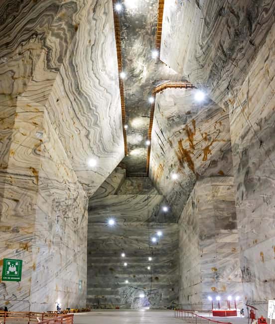 Panoramic tour of Bucharest with three stops and two visits. - Revolution Square connects the city to its recent past