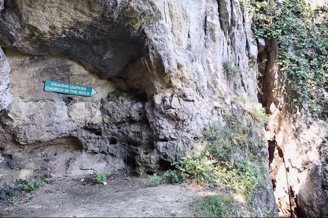 Private 2 Days Caves in Romania with Brancusi Opera - Brâncuși’s Table of Silence gives Târgu Jiu a quiet center