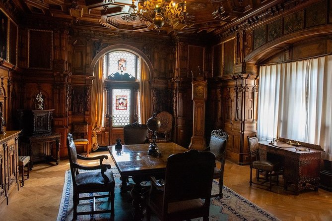 Private Full Day Trip to Peles & Bran (Dracula’s) Castles &Brasov - Brasov’s Council Square and Black Church