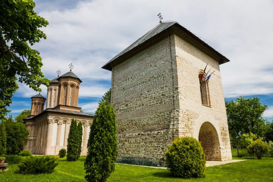 Private Half Day Trip to Snagov Monastery & Mogosoaia - Why these two stops work so well together